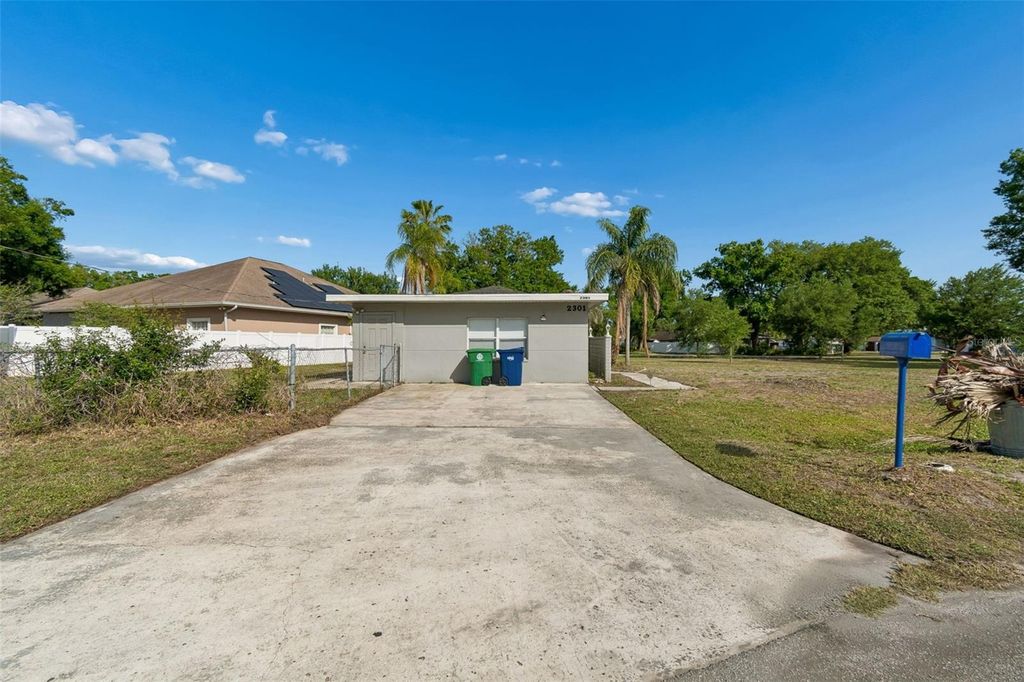 Image 24 of property listing at 2301 W ELDRED DRIVE, Tampa, FL 33603