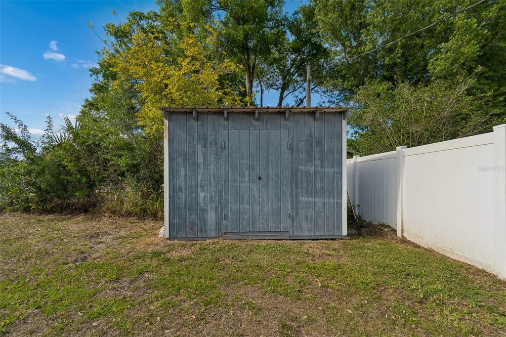 Image 25 of property listing at 2301 W ELDRED DRIVE, Tampa, FL 33603