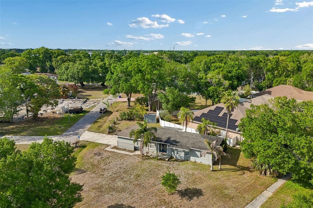 Image 26 of property listing at 2301 W ELDRED DRIVE, Tampa, FL 33603