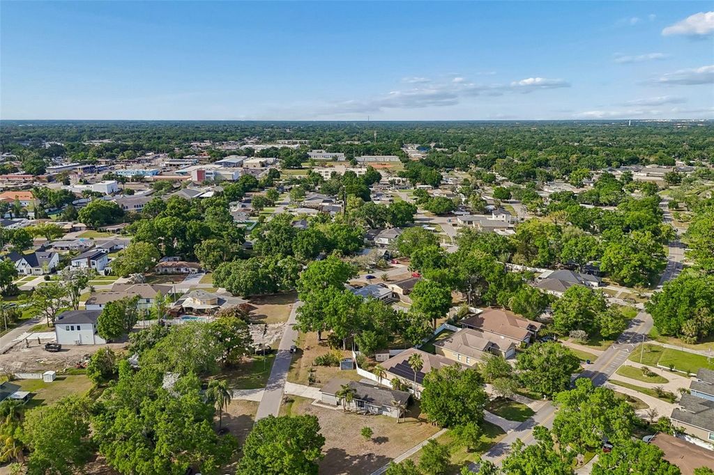 Image 27 of property listing at 2301 W ELDRED DRIVE, Tampa, FL 33603
