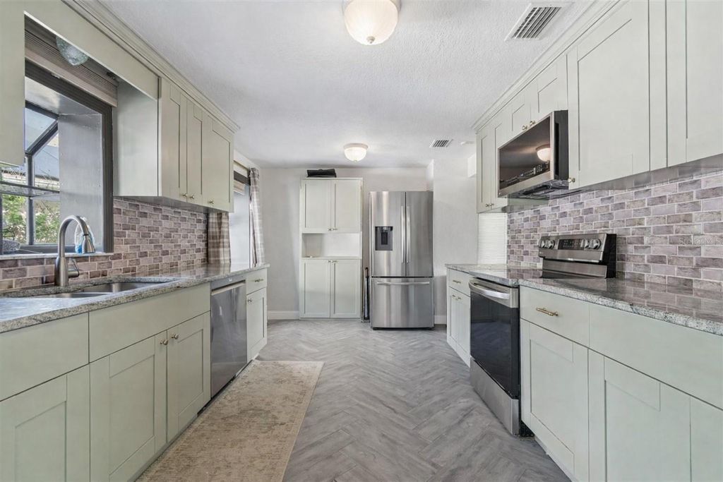 Image 4 of property listing at 2301 W ELDRED DRIVE, Tampa, FL 33603