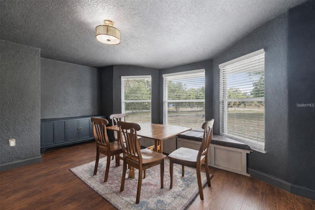 Image 5 of property listing at 2301 W ELDRED DRIVE, Tampa, FL 33603