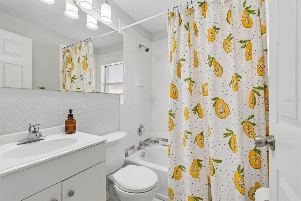Image 9 of property listing at 2301 W ELDRED DRIVE, Tampa, FL 33603