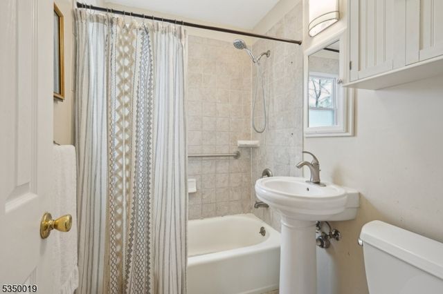 9 Wells Court, Bloomfield Twp., NJ 07003