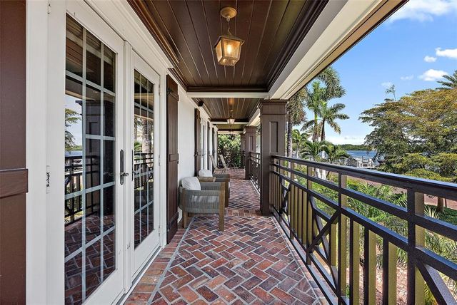 2320 COFFEE POT BOULEVARD NE, St Petersburg, FL 33704