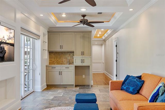 2320 COFFEE POT BOULEVARD NE, St Petersburg, FL 33704