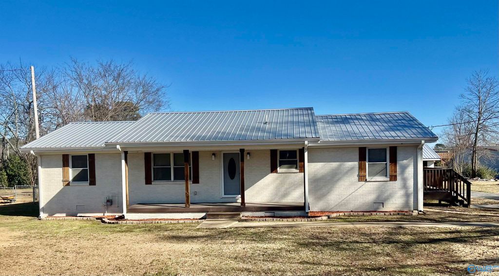 212 Nelson Street, Hartselle, AL 35640