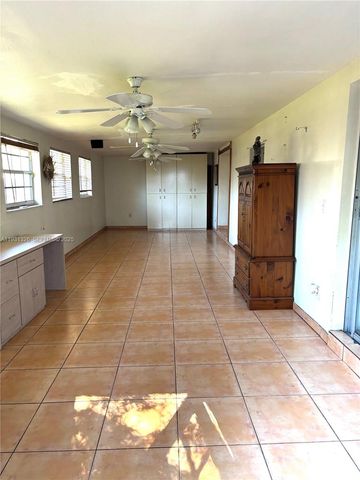 17960 NE 6th Ave, North Miami Beach, FL 33162