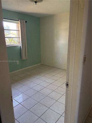 17960 NE 6th Ave, North Miami Beach, FL 33162