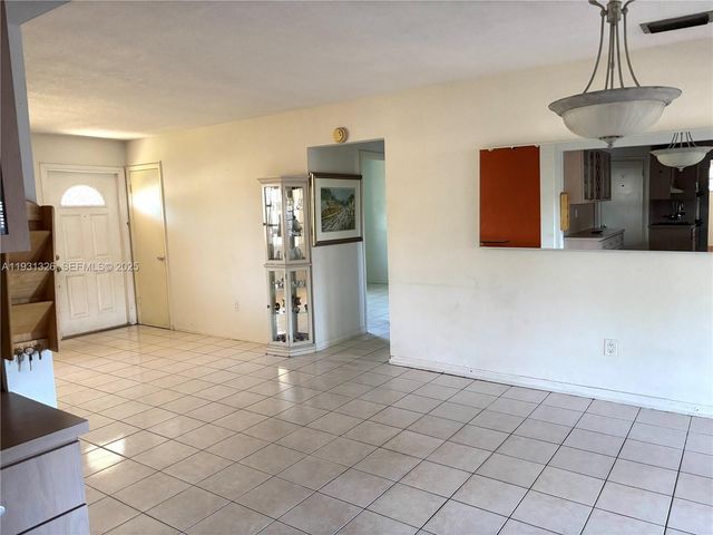 17960 NE 6th Ave, North Miami Beach, FL 33162