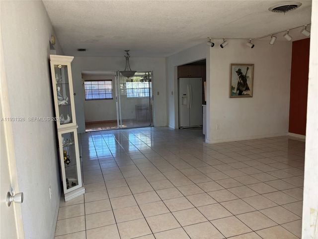 17960 NE 6th Ave, North Miami Beach, FL 33162