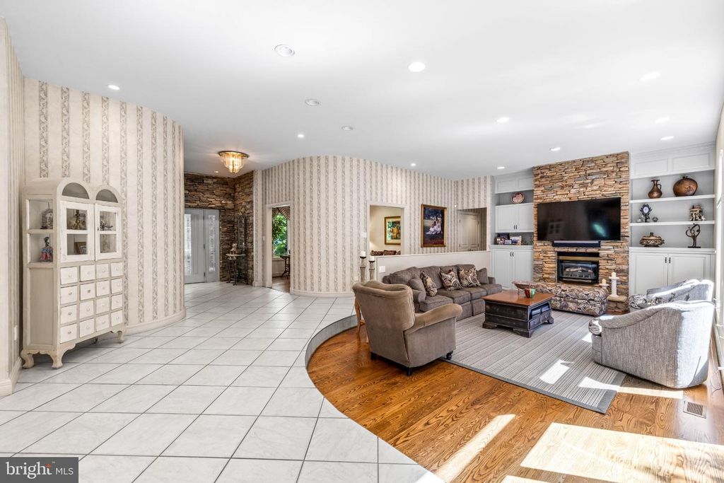 Image 12 of property listing at 12113 HENESON GARTH, Owings Mills, MD 21117