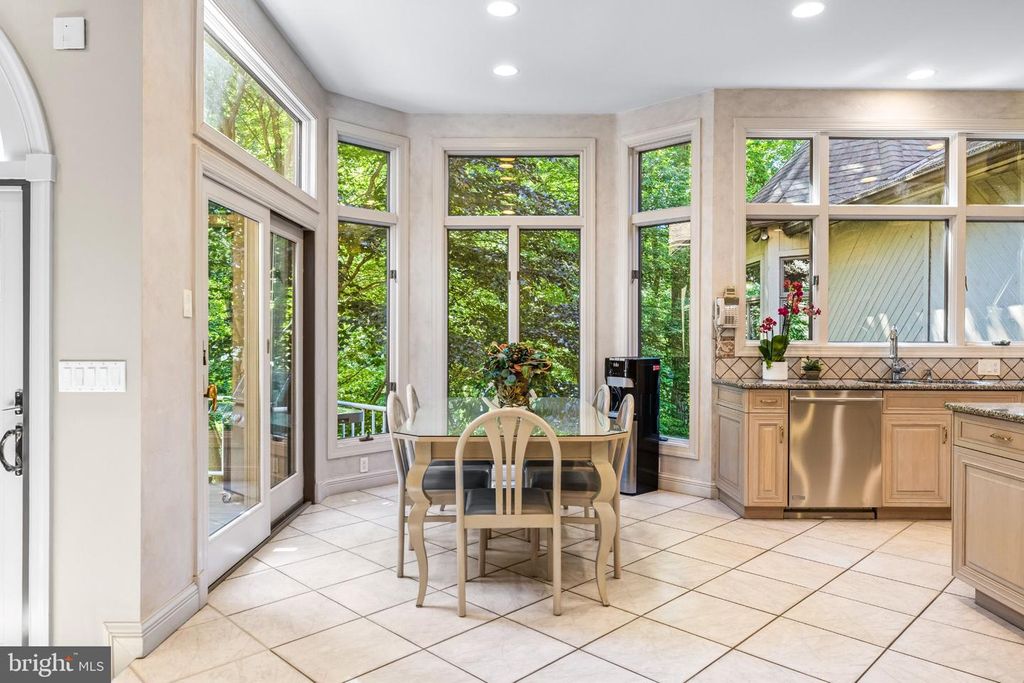 Image 24 of property listing at 12113 HENESON GARTH, Owings Mills, MD 21117