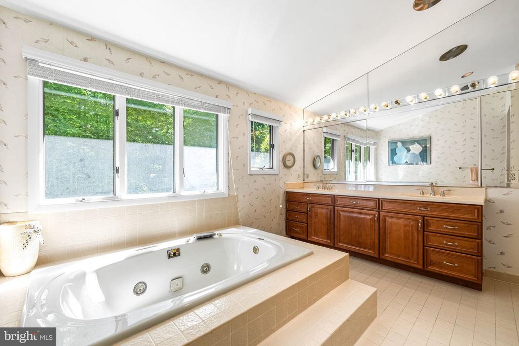 Image 40 of property listing at 12113 HENESON GARTH, Owings Mills, MD 21117