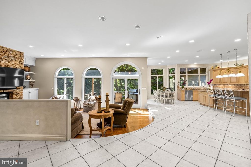 Image 8 of property listing at 12113 HENESON GARTH, Owings Mills, MD 21117