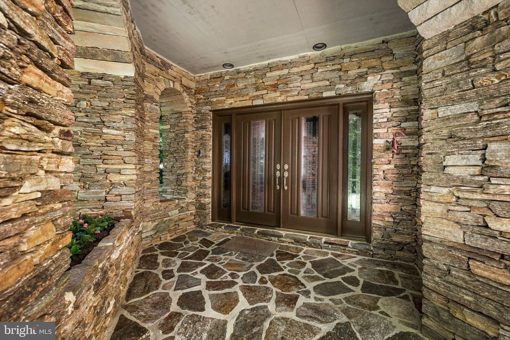 Image 75 of property listing at 12113 HENESON GARTH, Owings Mills, MD 21117