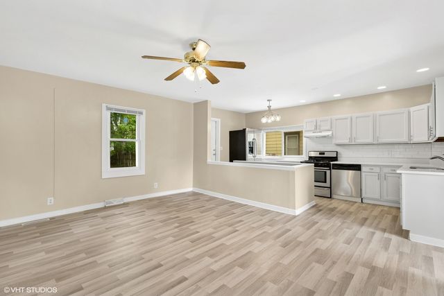 413 N Poplar Street, Waukegan, IL 60085