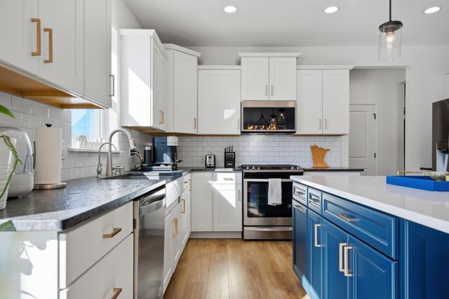 18445 58th Avenue N, Plymouth, MN 55446