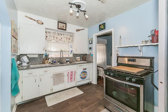 2202 N Vagedes Avenue, Fresno, CA 93705