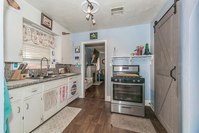 2202 N Vagedes Avenue, Fresno, CA 93705