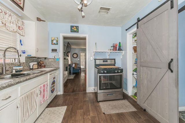 2202 N Vagedes Avenue, Fresno, CA 93705