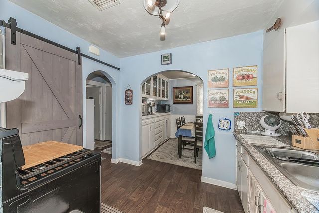 2202 N Vagedes Avenue, Fresno, CA 93705