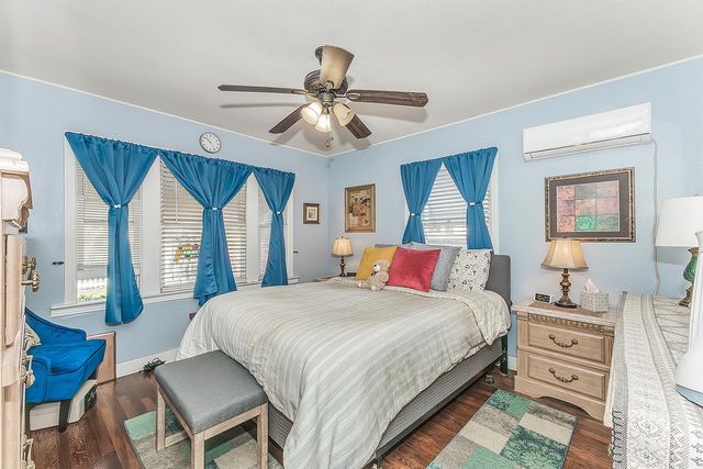 2202 N Vagedes Avenue, Fresno, CA 93705