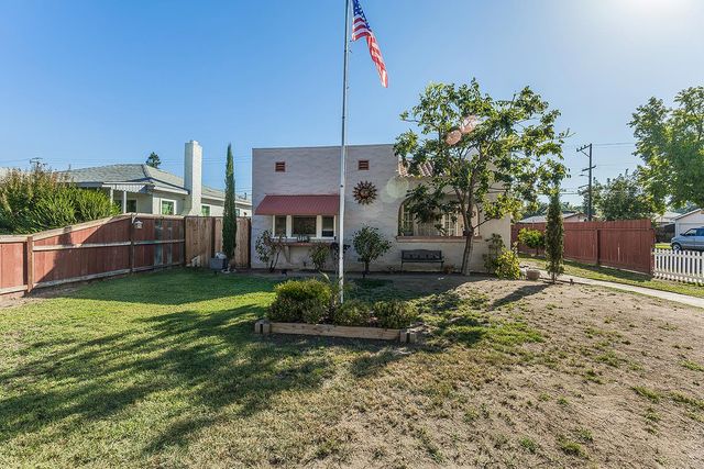 2202 N Vagedes Avenue, Fresno, CA 93705