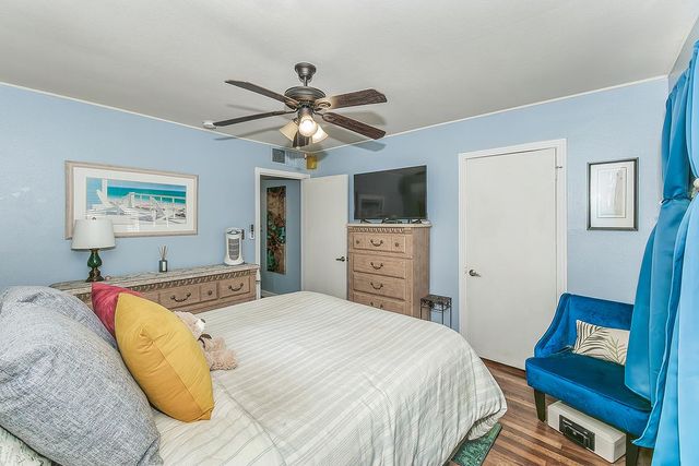 2202 N Vagedes Avenue, Fresno, CA 93705