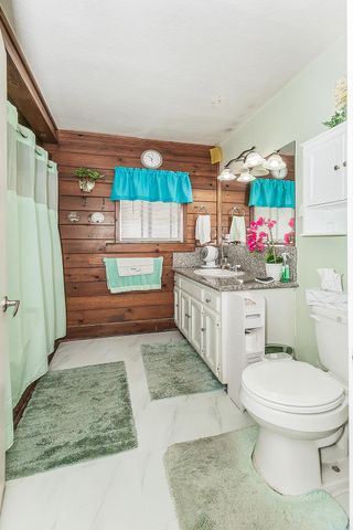 2202 N Vagedes Avenue, Fresno, CA 93705