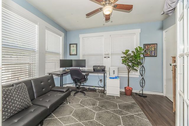 2202 N Vagedes Avenue, Fresno, CA 93705