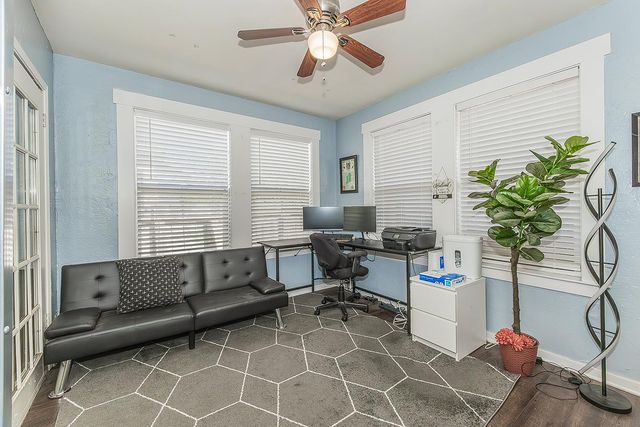 2202 N Vagedes Avenue, Fresno, CA 93705