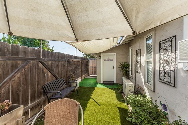 2202 N Vagedes Avenue, Fresno, CA 93705