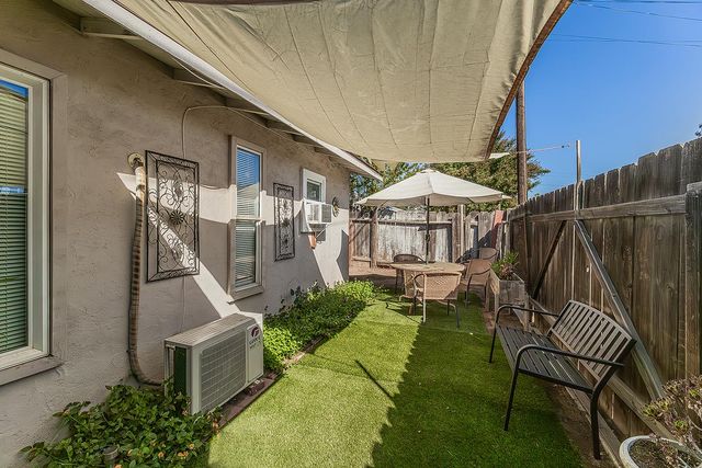 2202 N Vagedes Avenue, Fresno, CA 93705
