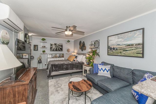2202 N Vagedes Avenue, Fresno, CA 93705