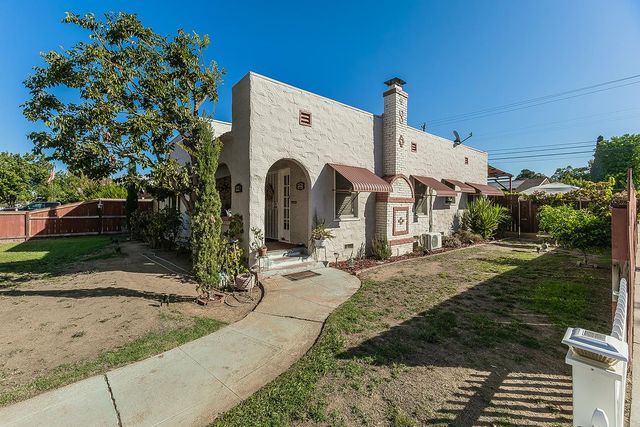 2202 N Vagedes Avenue, Fresno, CA 93705