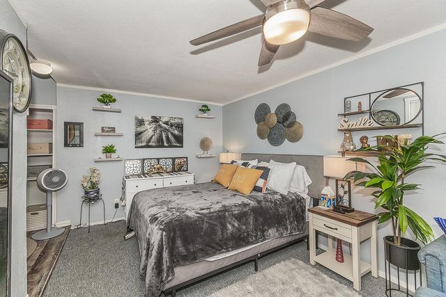 2202 N Vagedes Avenue, Fresno, CA 93705