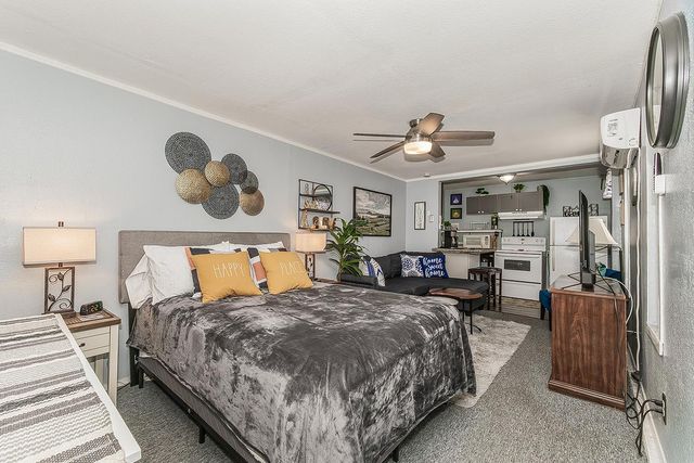 2202 N Vagedes Avenue, Fresno, CA 93705