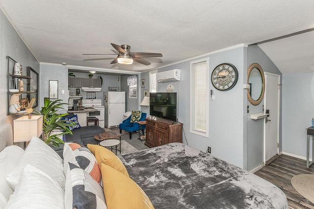 2202 N Vagedes Avenue, Fresno, CA 93705