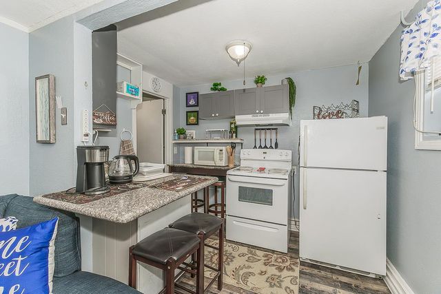 2202 N Vagedes Avenue, Fresno, CA 93705