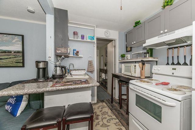 2202 N Vagedes Avenue, Fresno, CA 93705