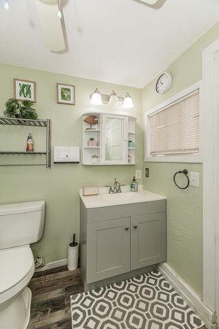 2202 N Vagedes Avenue, Fresno, CA 93705
