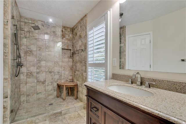 6551 Maid Marion Close, Alpharetta, GA 30005