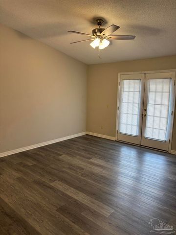 2303 W Michigan Ave H-12, Pensacola, FL 32526