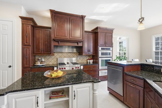 319 Hamlets End Way, Franklin, TN 37067