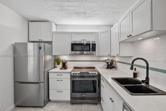 2801 Somerset Dr 205, Lauderdale Lakes, FL 33311
