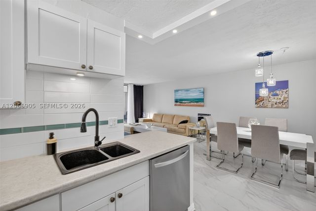 2801 Somerset Dr 205, Lauderdale Lakes, FL 33311