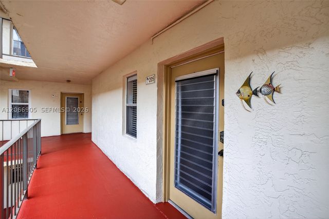 2801 Somerset Dr 205, Lauderdale Lakes, FL 33311