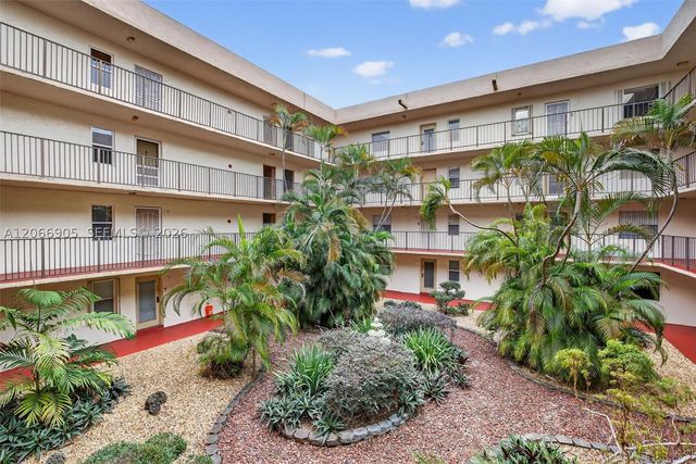 2801 Somerset Dr 205, Lauderdale Lakes, FL 33311
