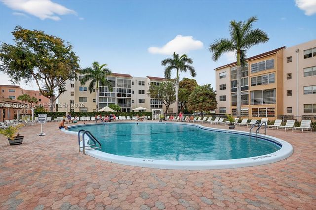 2801 Somerset Dr 205, Lauderdale Lakes, FL 33311